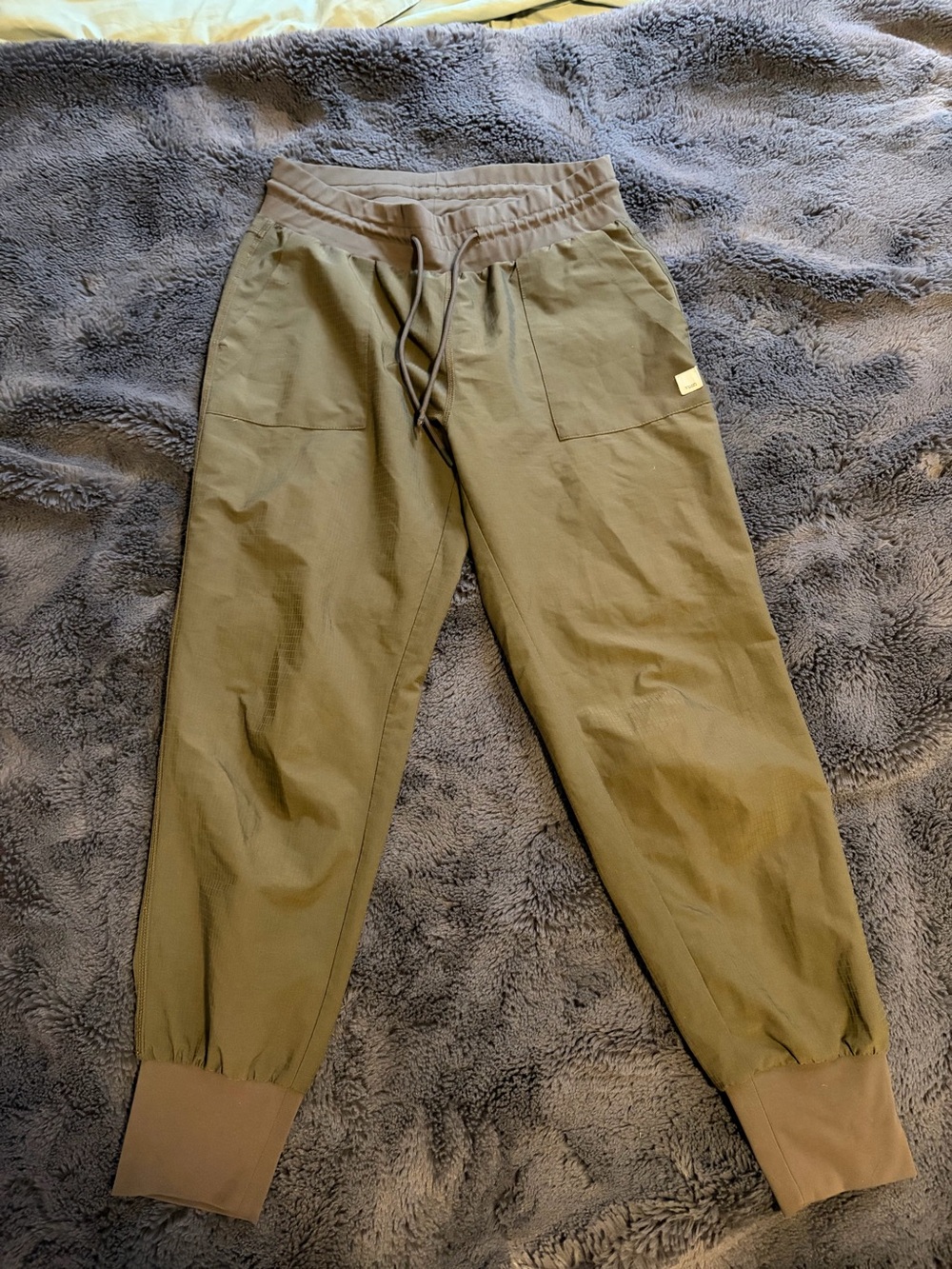 Vuori Olive Green Women's Jogger Pants